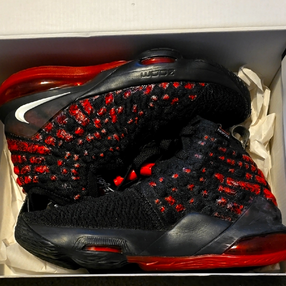 🏀Rare: Boys Nike LeBron XVII (GS) Sneakers🏀